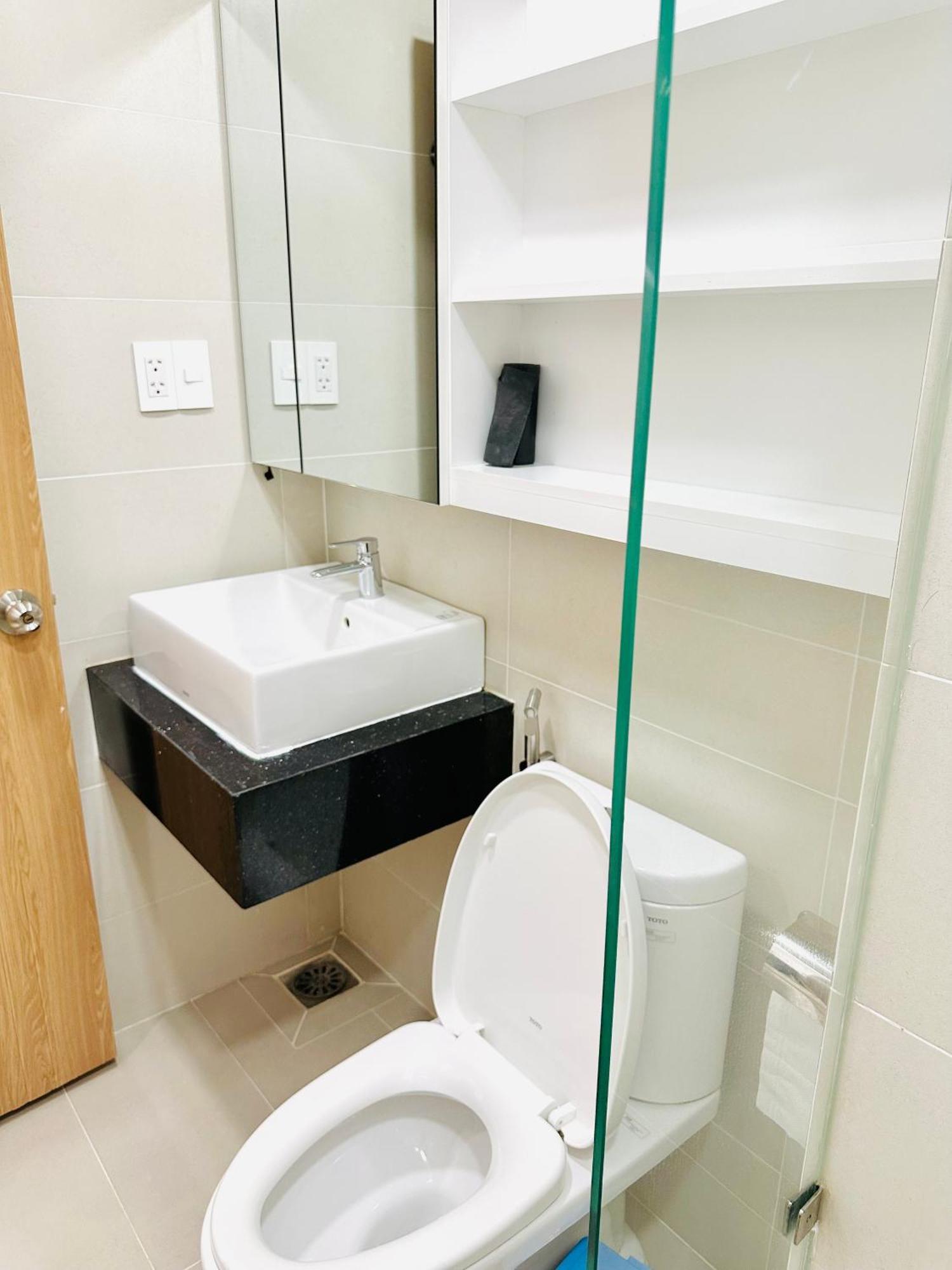 Modern Apartment Near Landmark81 Хошимин Экстерьер фото